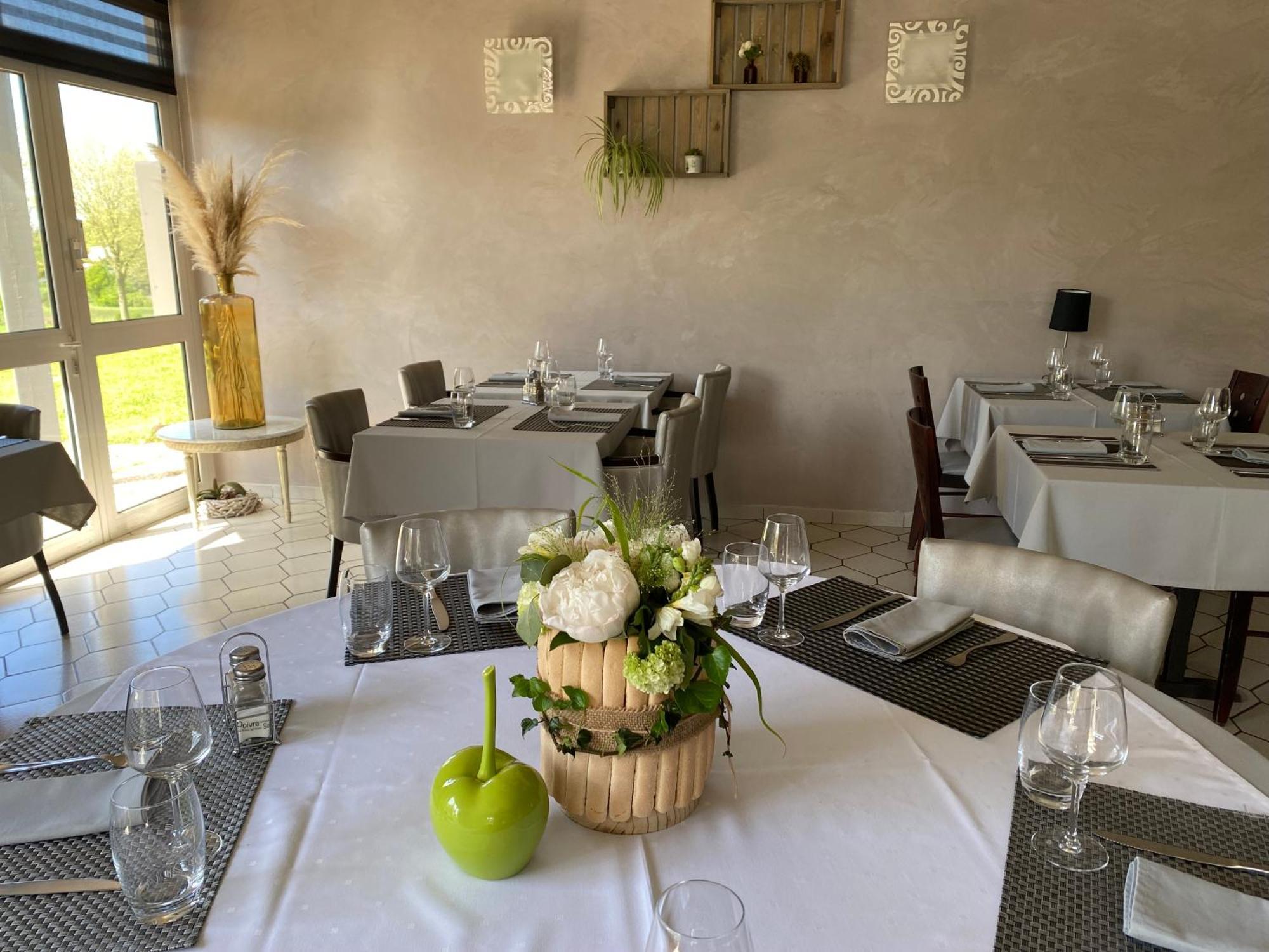 Les Orchidees , Hotel & Restaurant 베르됭쉬르뫼즈 외부 사진