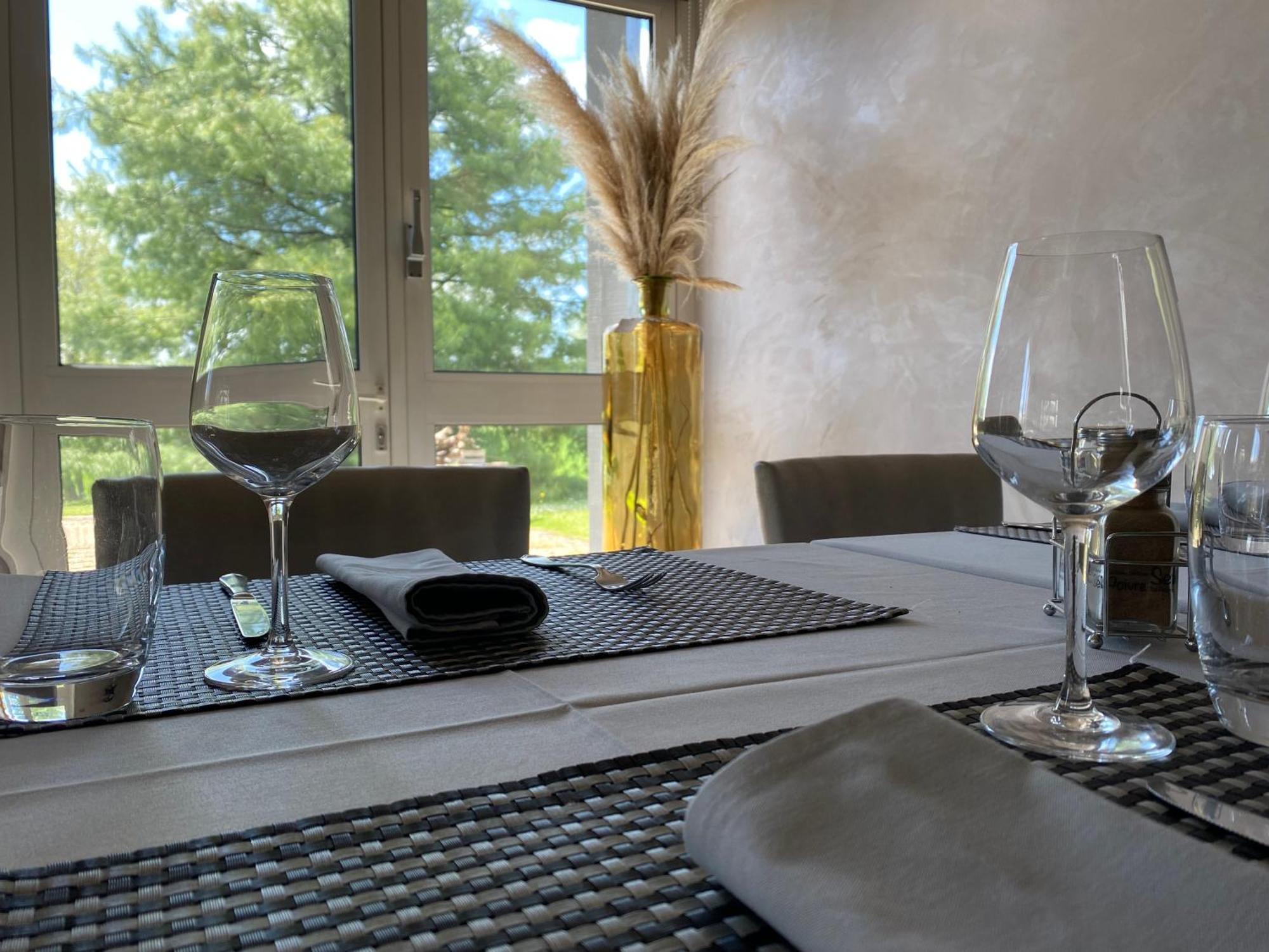 Les Orchidees , Hotel & Restaurant 베르됭쉬르뫼즈 외부 사진
