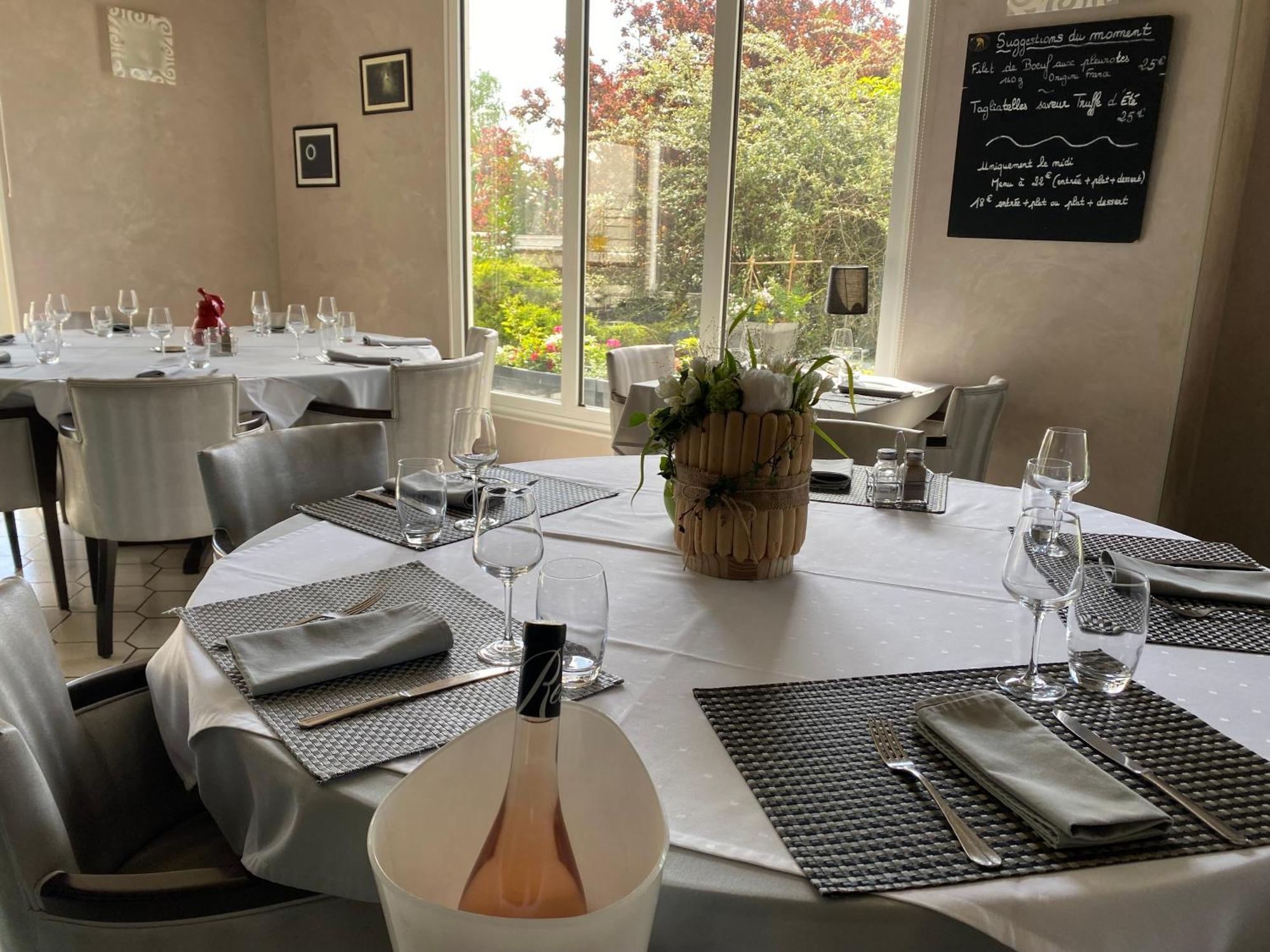 Les Orchidees , Hotel & Restaurant 베르됭쉬르뫼즈 외부 사진