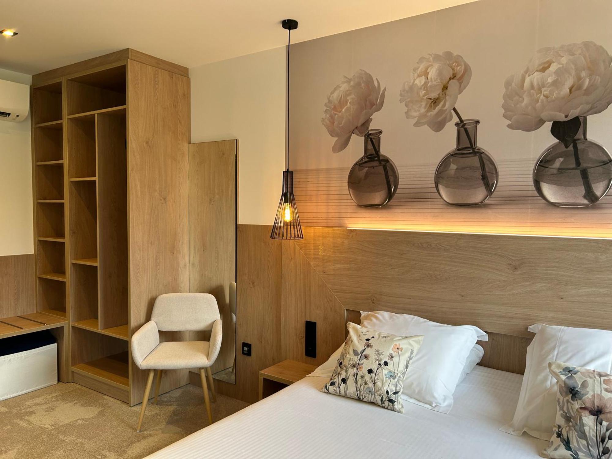 Les Orchidees , Hotel & Restaurant 베르됭쉬르뫼즈 외부 사진
