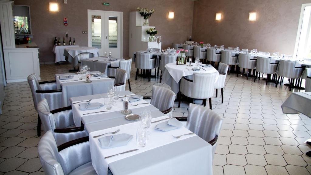 Les Orchidees , Hotel & Restaurant 베르됭쉬르뫼즈 외부 사진