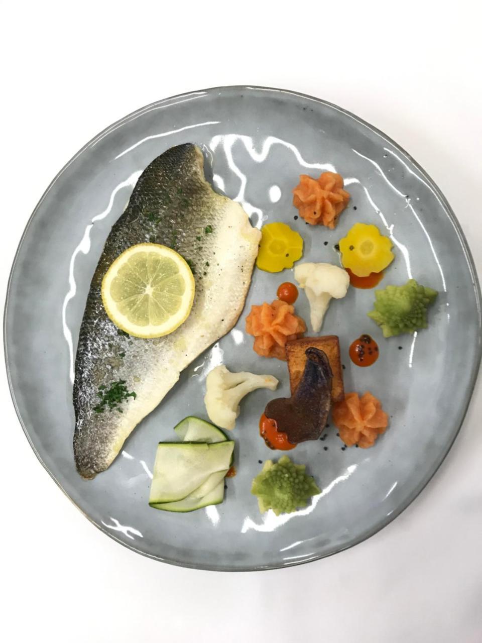 Les Orchidees , Hotel & Restaurant 베르됭쉬르뫼즈 외부 사진